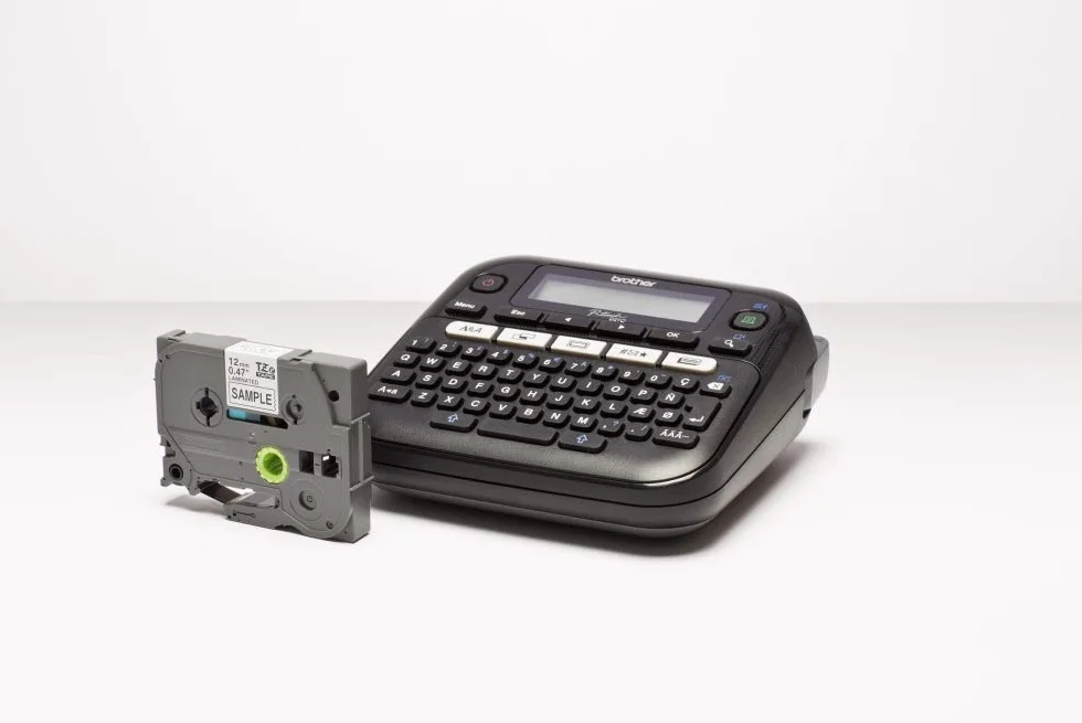 Brother PTD210 | Etichettatrice Desktop | Collegabile a PC | Display LCD | Tasti Funzione One Touch | Nastri Tze fino a 12 mm | Colore Nero