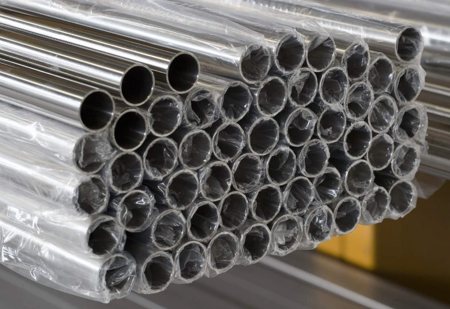 Tubo tondo acciaio inox AISI 304 satinato grana 240 Ø 33,7 mm spessore 2 mm 100 cm Made in Italy