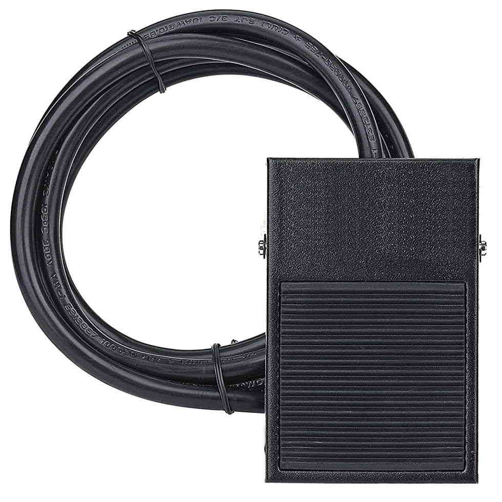 Gebildet 12V-24V-48V-220V/5A Interruttore Momentaneo a Pedale Antiscivolo SPDT NO NC Interruttore a Pedale in Metallo Vivavoce con Cavo 1M