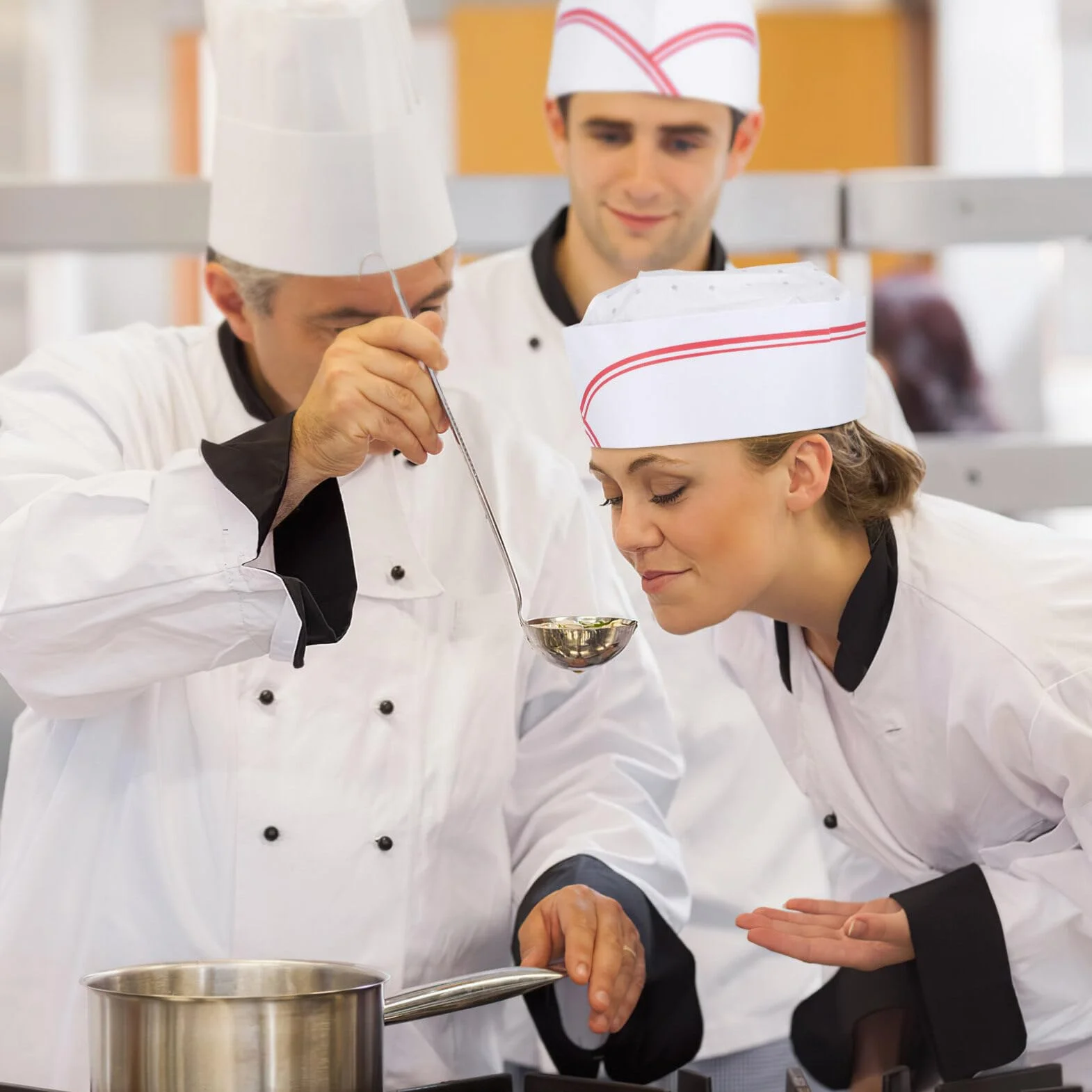 CLISPEED 20 białe czepki kuchenne z papieru jednorazowe regulowane catering