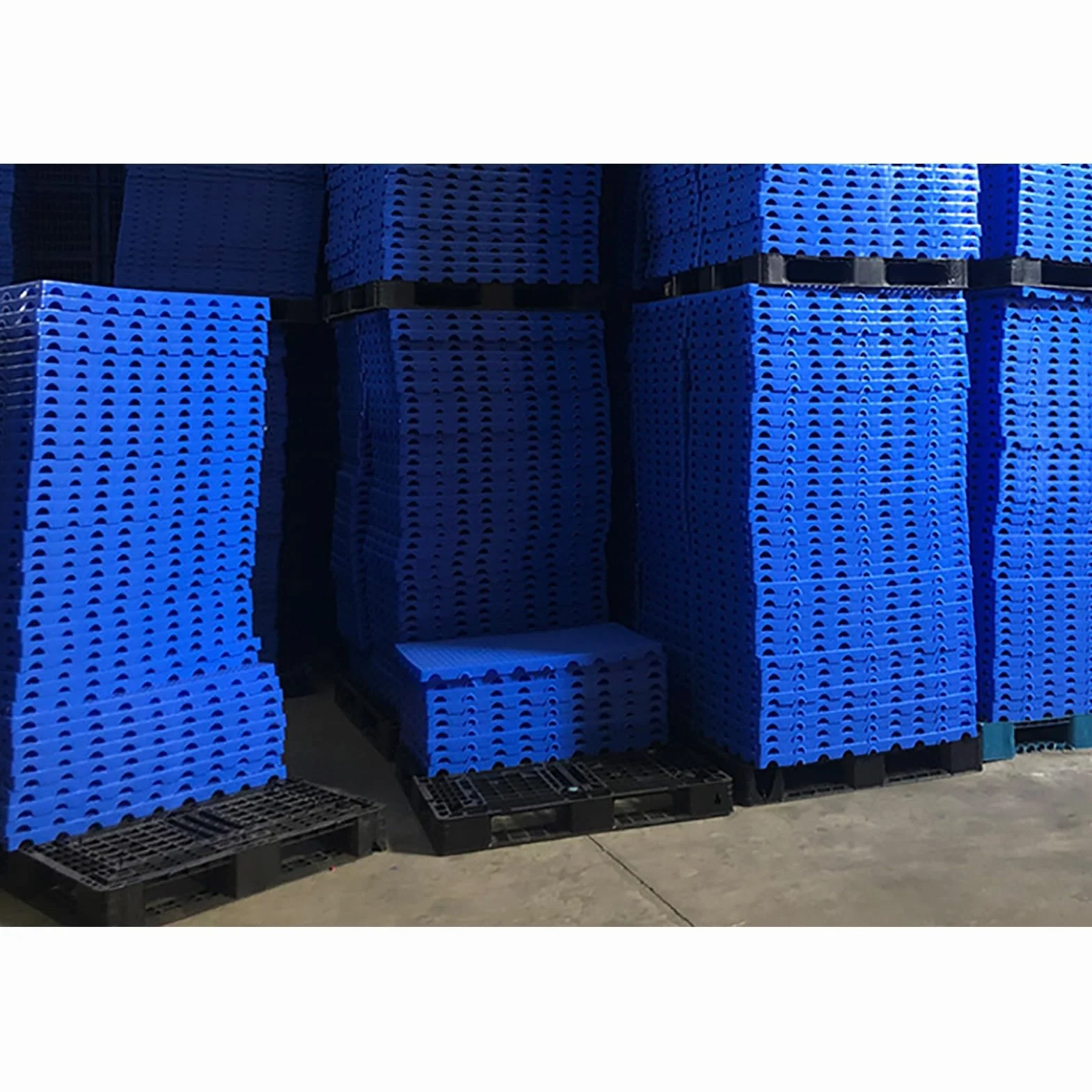 Pallet in Plastica per Lo Stoccaggio in Cantina Bancale Plastica di Stoccaggio con Griglie Traspiranti ad Incastro Bancali da Pavimento Impermeabile per Cucine di Ristoranti Negozi(60x40x5cm)