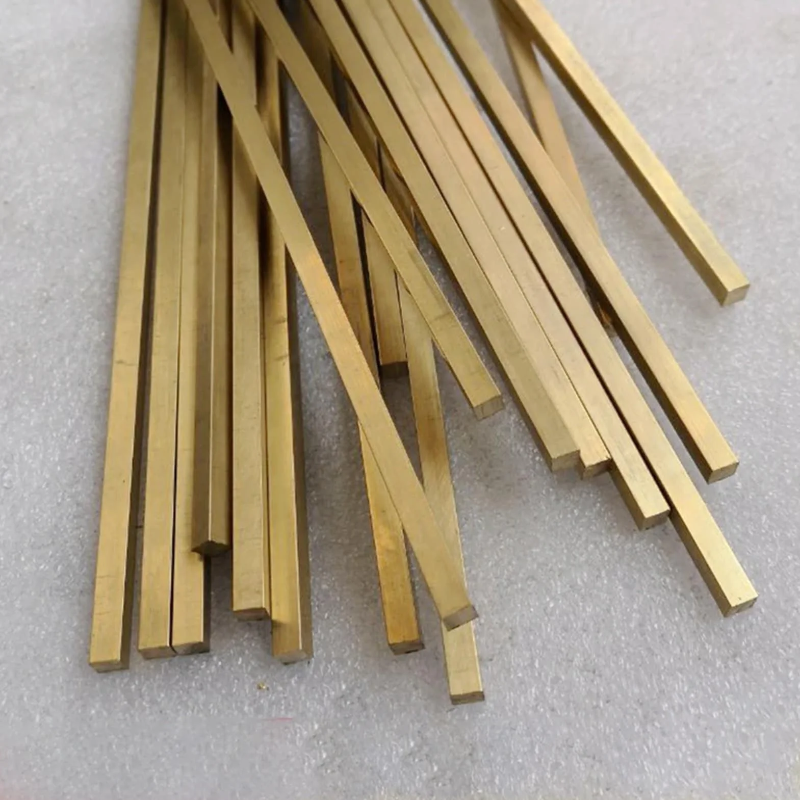 Barra Quadrata in Ottone 9.5x9.5x500mm Barre Solide