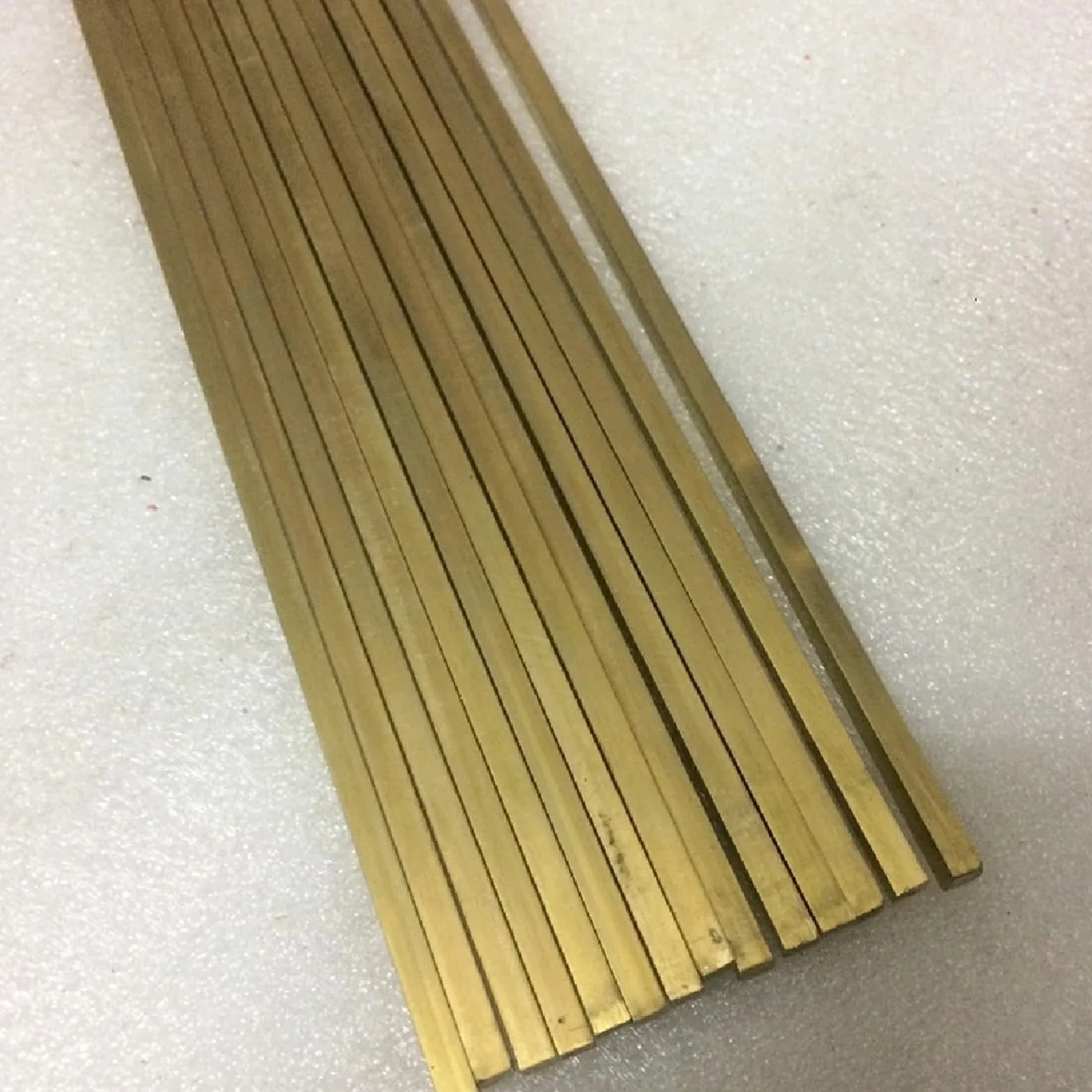 Barra Quadrata in Ottone 9.5x9.5x500mm Barre Solide